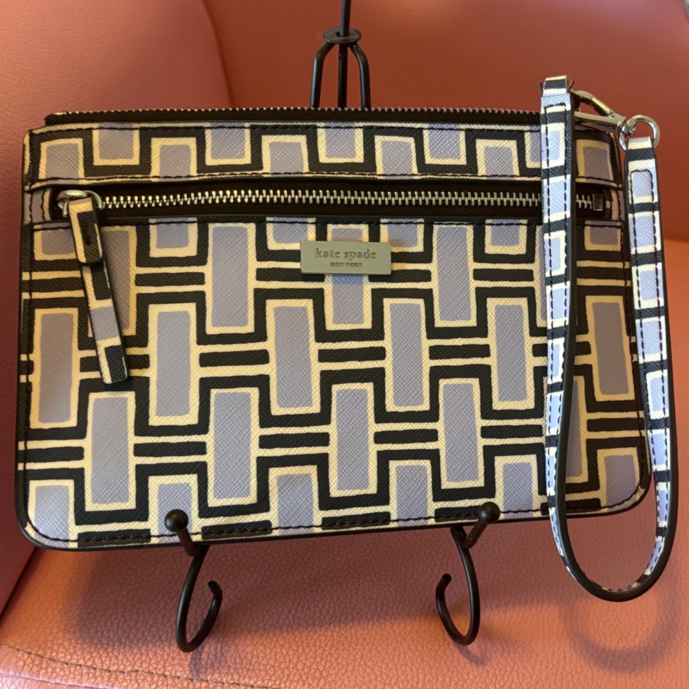 Kate Spade Stylish Geometric Patterned Tote Bag with matching wristlet - Picture 3 of 13